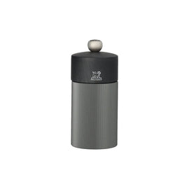 Peugeot - Line Salt Mill Aluminum Carbon 12 cm Peugeot - Line Zoutmolen Aluminium Carbon 12 cm Zoutmolen Peugeot
